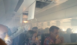 147 hành khách khóc thảm thiết vì máy bay bốc khói giữa biển