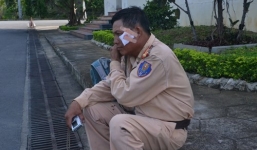 Tài xế container tông thẳng vào xe đặc chủng, rút dao đe dọa CSGT