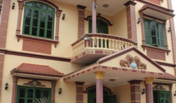 Người đàn bà chặt tay xây biệt thự