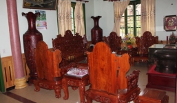 Người đàn bà chặt tay xây nhà