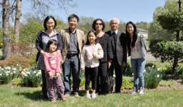 Phương pháp dạy con pha trộn hai nền văn hóa của GS Ngô Bảo Châu