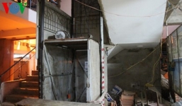 Rơi thang máy ở TP.HCM, 5 cụ già nhập viện cấp cứu