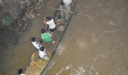 Tìm thấy xác bé gái nghi bị hiếp dâm, giết rồi vứt xác xuống suối