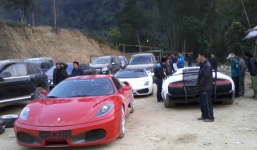 Bạc như nghề… lái siêu xe thuê