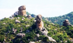 Người đưa Tổng thống Thiệu vào mê cung mê tín dị đoan