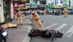 Tông vỡ tường quán ăn, một người nước ngoài tử vong
