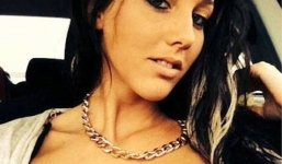 Nữ đạo chích gợi cảm nhất thế giới ra tòa với số tội kỷ lục