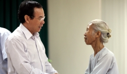 Hy vọng Bộ trưởng chỉ phải ăn bánh mì một bữa!