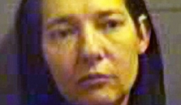 Chấn động: Cô gái bị mẹ ruột ép ngủ với 1.800 người đàn ông