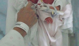 Bà mẹ liên tiếp đẻ sinh đôi chỉ trong 14 tháng