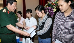 Hơn 5 tỷ đồng đỡ đầu con chiến sỹ vụ tai nạn máy bay Mi-171