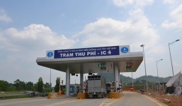 Ốc vít nhọn, đinh trên đường cao tốc dài nhất VN