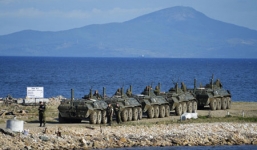 Xe bọc thép Nga bị sóng đánh chìm khi tập trận, 3 binh sĩ tử nạn