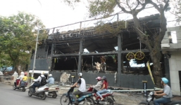 Ảnh quán bar Luxury cháy rụi, chỉ còn trơ khung