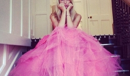 Cuộc sống thượng lưu của nàng công chúa Hy Lạp 18 tuổi