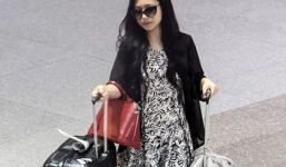 Hương Tràm ủ rũ về nước giữa khuya sau scandal mặc phản cảm