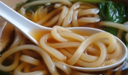 Rùng mình nhà hàng nấu mì bằng thuốc phiện 