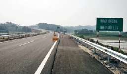 Cao tốc dài nhất Việt Nam nứt toác: Chủ đầu tư lên tiếng
