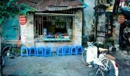 Ghế nhựa, 'biểu tượng' mới trong cuộc sống người Việt