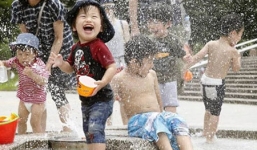 Cha mẹ đừng quá khắt khe khi con không chào người lớn