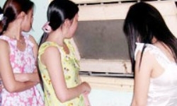 Lừa cháu ruột vào động quỷ Trung Quốc để thoát thân