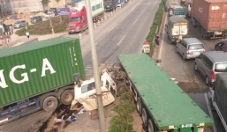 Xe container đâm nhau gây ùn tắc kéo dài trên Quốc lộ 5