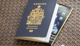 BlackBerry Passport có giá mở khóa là 559$