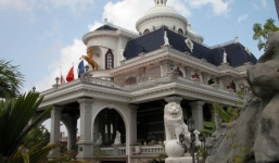 Đại gia đất Cảng 'đọ' nhau bằng siêu biệt thự