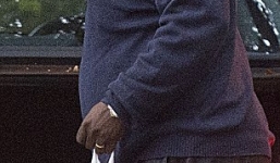 Bác sĩ từ chối cứu người phụ nữ già gặp nạn vì không được học cấp cứu