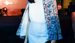 Tăng Thanh Hà một mình lẻ bóng tham dự lễ ra mắt phim của Mr Đàm