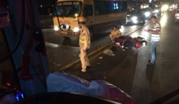 Đi xe máy lên cầu Thăng Long, một người bị taxi cán tử vong