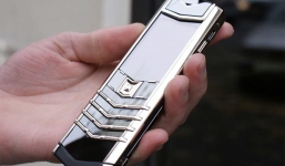 Tài xế taxi trả lại điện thoại Vertu giá 129 triệu cho khách