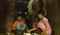 Xúc động clip 3 anh em mồ côi tự bươm chải cuộc sống