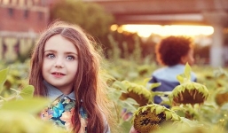 Nhóc tì 5 tuổi xinh như thiên thần kiếm hơn 1 tỷ mỗi năm 