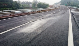 Bộ trưởng Thăng: Vết nứt cao tốc Lào Cai là bất thường