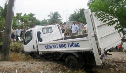 Nữ sinh nguy kịch sau cú đâm mạnh của xe tuần tra giao thông