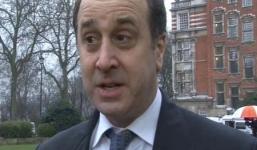 Bộ trưởng Anh từ chức vì ảnh nhạy cảm