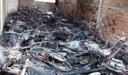 Cháy tiệm cầm đồ, 60 xe máy bị thiêu rụi