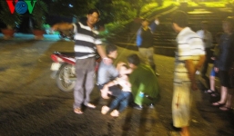 2 Cảnh sát cơ động cứu sống thiếu nữ nhảy hồ tự tử