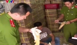 Phát hiện găng tay còn vết máu...được bày bán tại Hà Nội