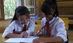 Hai nữ sinh khuyết tật khiến hàng ngàn bạn trẻ ngưỡng mộ