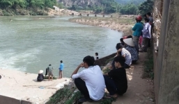 Nam thanh niên bất ngờ nhảy sông tự tử sau khi đi uống rượu về