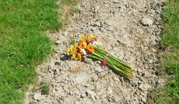 Hết hồn vì xác chết sống lại, đập quan tài, kêu cứu