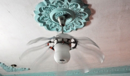 Cận cảnh gia tài bạc tỷ của ông lão ve chai