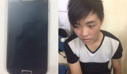 Hai cảnh sát đuổi tên tội phạm giữa giờ cao điểm