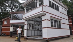 Triệu phú USD làm nhà lầu di động