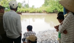 Nửa ngày tìm xác người đàn ông bán vé số nhảy kênh tự tử