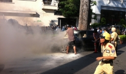 Tp.Hồ Chí Minh: Ô tô biển xanh bỗng nhiên bốc cháy ngùn ngụt trên đường