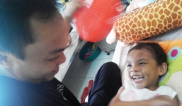 Vụ bé gái 4 tuổi bị đánh dã man: Đưa bé Ngân đi giám định thương tật