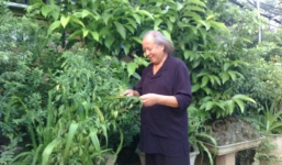 Cụ ông sinh con ở tuổi 80 có quá khứ 'hoành tráng'